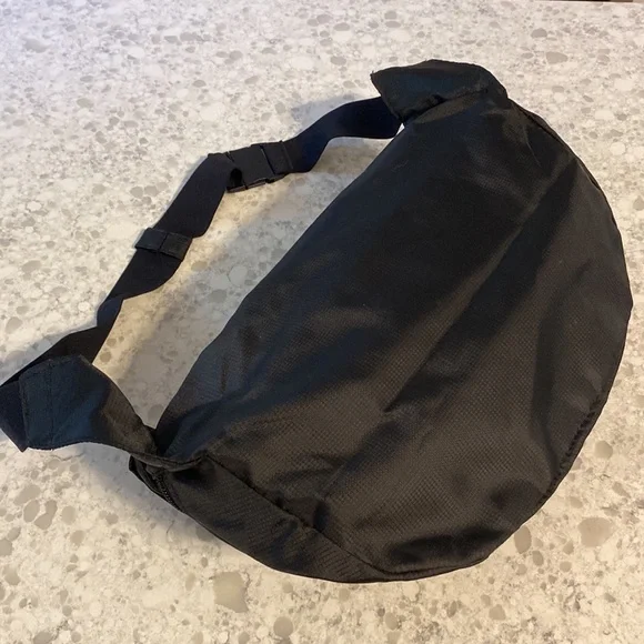 SALE NWOT large convertible PINK Victorias Secret belt bag-converts to back sack - Picture 10 of 16